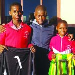 Mothusi Dikwelana a na le dikgantshwane tsa gagwe tse di ileng tsa amogela paka ya go tshameka